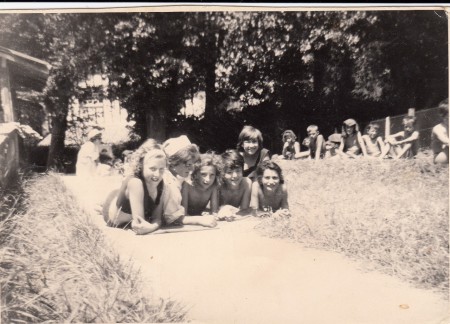 Odette AUGUIE à l'heure de la sieste après le goùter